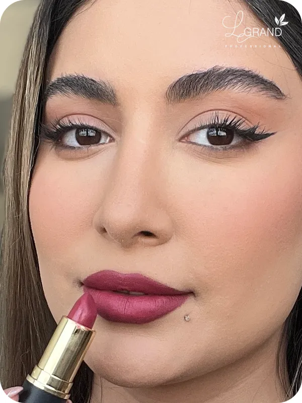 رژلب بنفش مناسب پوست گندمی