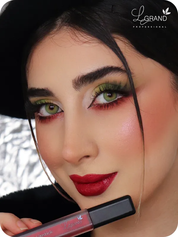 آرایش متالیک با رژ قرمز