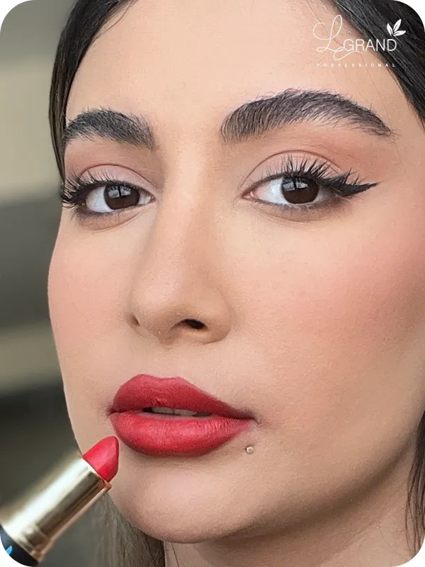 رژلب قرمز دخترونه