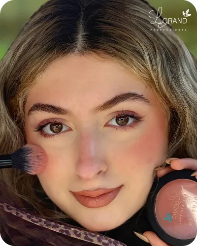 رژگونه مناسب موی بلوند و روشن