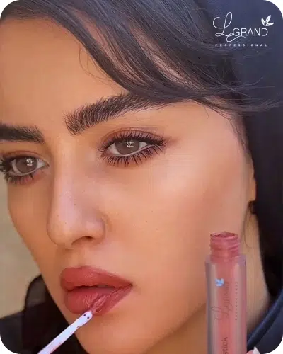 رژلب گوشتی مایع مناسب پوست گندمی