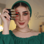 رژلب مناسب لباس سبز