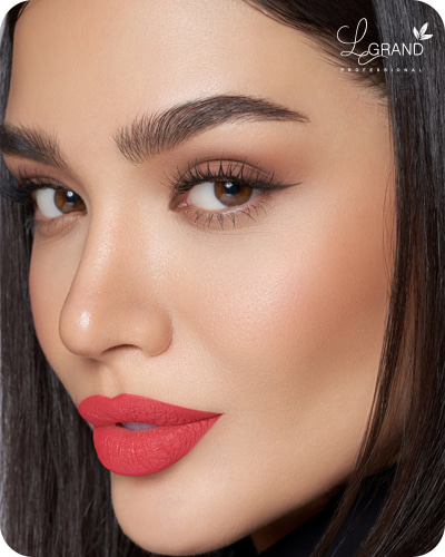 رژلب گلبهی مناسب لباس سبز روشن