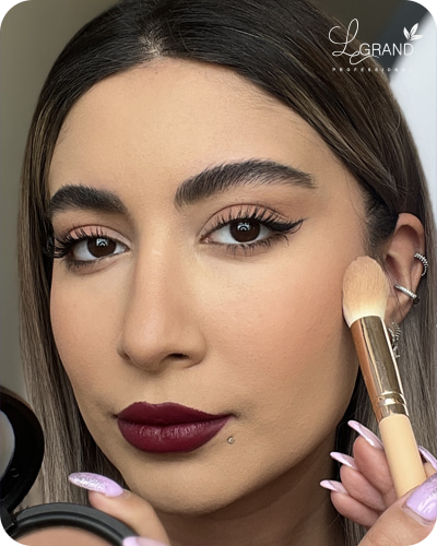 رژلب تمشکی برای لباس سبز