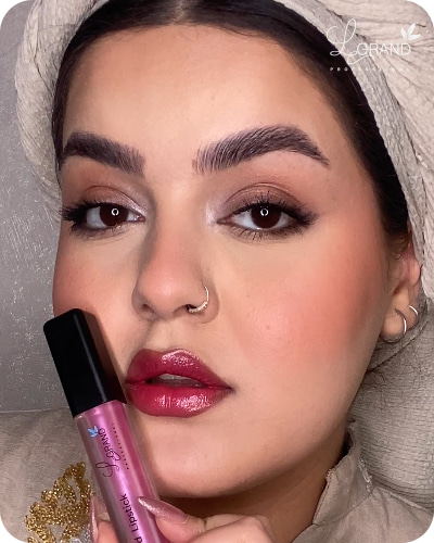 صورتی با ته رنگ بنفش مناسب پوست‌ های روشن