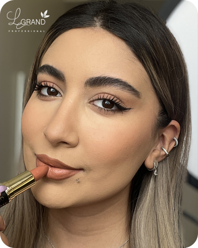 رژلب نود گرم جامد مناسب پوست سفید