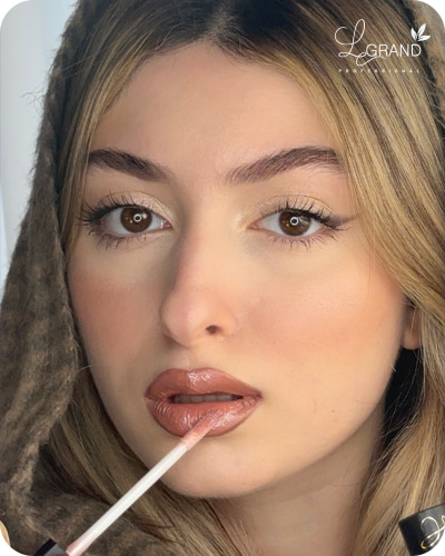 رژلب مناسب لباس سفید بیرنگ براق