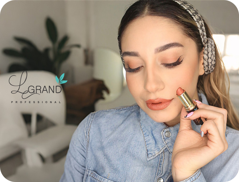 رژلب مناسب لباس آبی