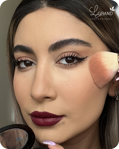 رژگونه 301 مناسب آرایش صورت کشیده